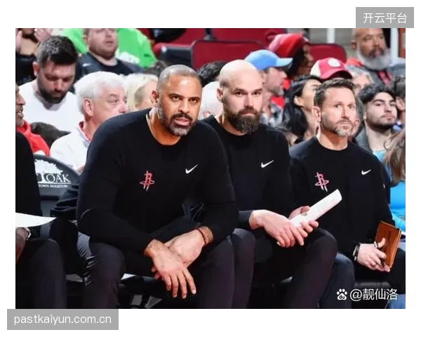 核心球员的潜在伤病史与老将的体能分配,将成为决定球队世界杯能走多远的关键变量。 核心球员的潜在伤病史与老将的体能分配,将成为决定球队世界杯能走多远的关键变量。